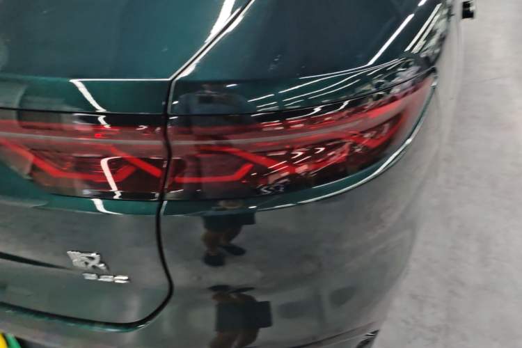 Used BYD Han 2022 EV 610 km All-Wheel-Drive Qianshan Cui Limited Edition Right Rear Taillight