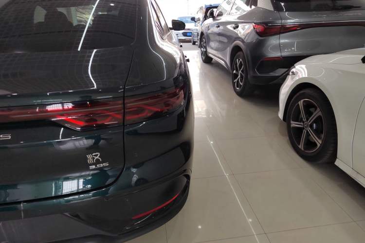 Used BYD Han 2022 EV 610 km All-Wheel-Drive Qianshan Cui Limited Edition Right Rear Taillight