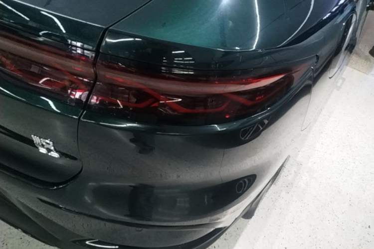 Used BYD Han 2022 EV 610 km All-Wheel-Drive Qianshan Cui Limited Edition Right Rear Taillight