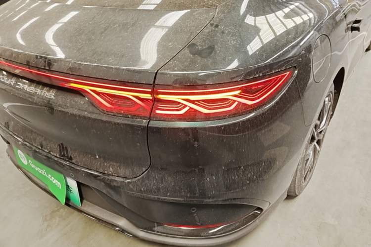 Used BYD Han 2022 EV 610 km All-Wheel-Drive Qianshan Cui Limited Edition Right Rear Taillight