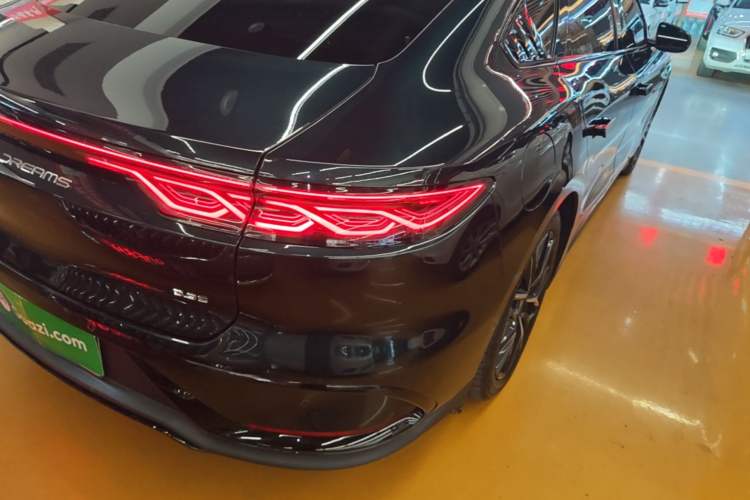Used BYD Han 2022 EV 610 km All-Wheel-Drive Qianshan Cui Limited Edition Right Rear Taillight
