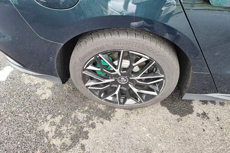 Used BYD Han 2022 EV 610 km All-Wheel-Drive Qianshan Cui Limited Edition Right Rear Wheel Hub