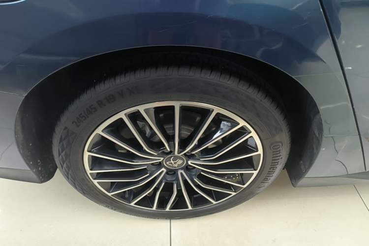 Used BYD Han 2022 DM-i 121KM Luxury Model Right Rear Wheel Hub