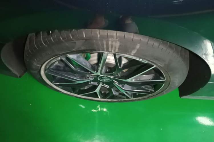 Used BYD Han 2022 EV 610 km All-Wheel-Drive Qianshan Cui Limited Edition Right Rear Wheel Hub