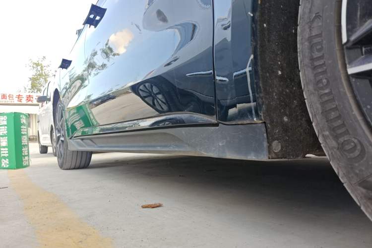 Used BYD Han 2022 EV 610 km All-Wheel-Drive Qianshan Cui Limited Edition Right Side Sill