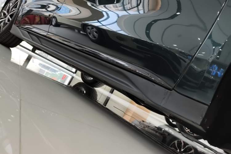 Used BYD Han 2022 EV 610 km All-Wheel-Drive Qianshan Cui Limited Edition Right Side Sill