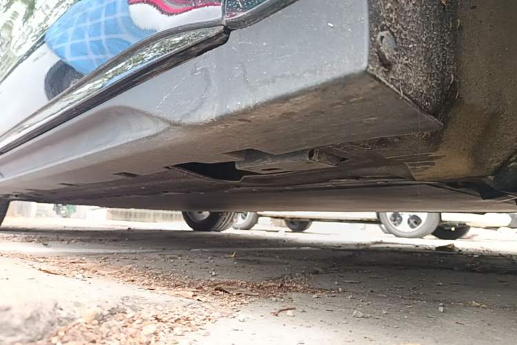 Used BYD Han 2022 EV 610 km All-Wheel-Drive Qianshan Cui Limited Edition Right Side Sill