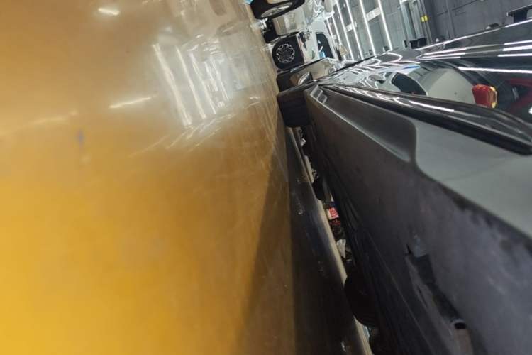 Used BYD Han 2022 EV 610 km All-Wheel-Drive Qianshan Cui Limited Edition Right Side Sill