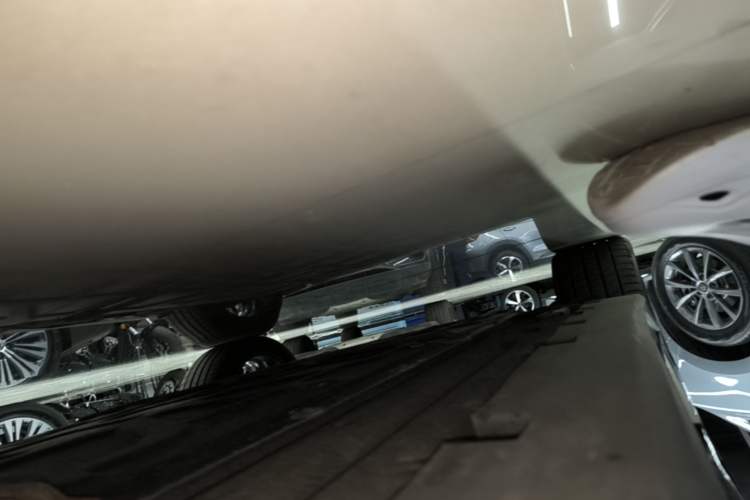 Used BYD Han 2022 EV 610 km All-Wheel-Drive Qianshan Cui Limited Edition Right Side Sill
