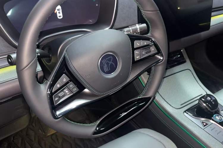 Used BYD Han 2022 EV 610 km All-Wheel-Drive Qianshan Cui Limited Edition Steering Wheel