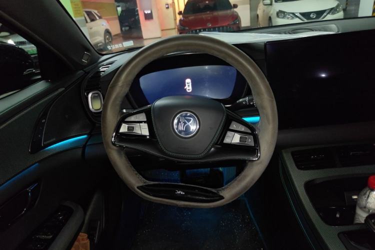 Used BYD Han 2022 EV 610 km All-Wheel-Drive Qianshan Cui Limited Edition Steering Wheel