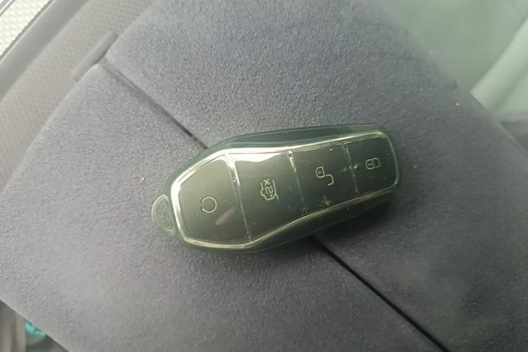 Used BYD Han 2022 EV 610 km All-Wheel-Drive Qianshan Cui Limited Edition Vehicle Key