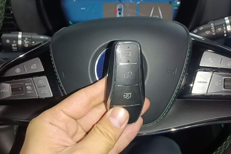 Used BYD Han 2022 EV 610 km All-Wheel-Drive Qianshan Cui Limited Edition Vehicle Key