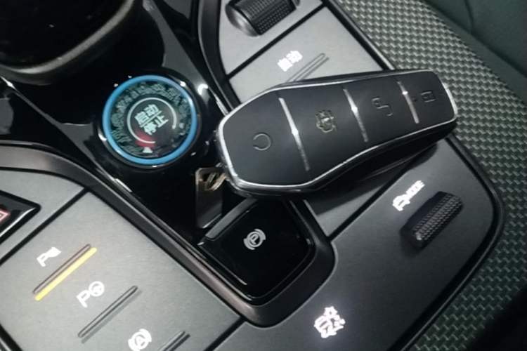 Used BYD Han 2022 EV 610 km All-Wheel-Drive Qianshan Cui Limited Edition Vehicle Key