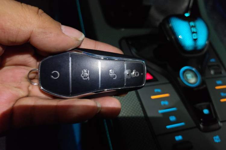 Used BYD Han 2022 EV 610 km All-Wheel-Drive Qianshan Cui Limited Edition Vehicle Key