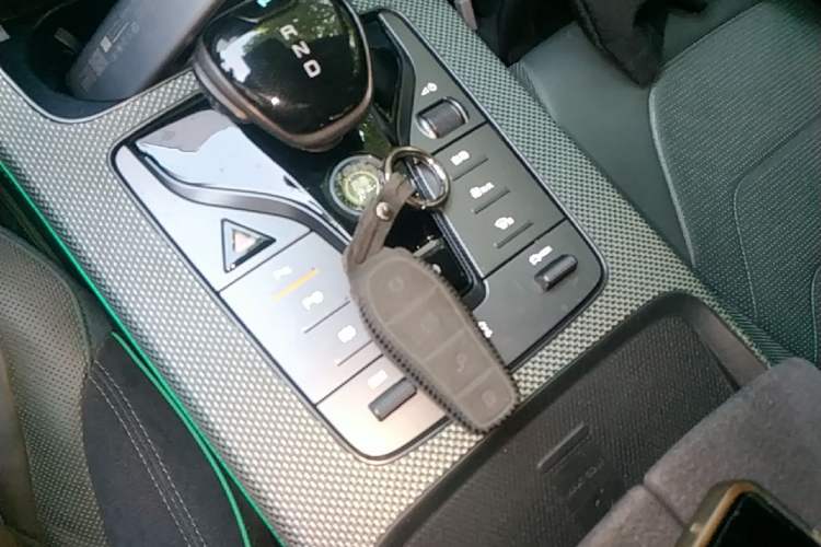 Used BYD Han 2022 EV 610 km All-Wheel-Drive Qianshan Cui Limited Edition Vehicle Key