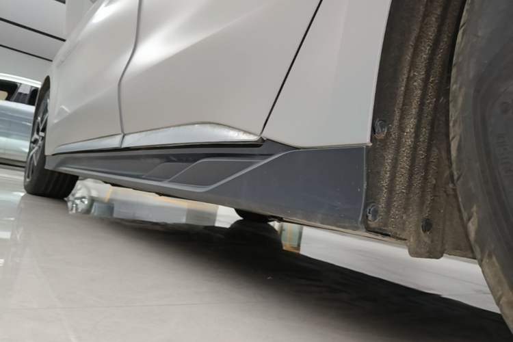 Used BYD Han 2022 EV Genesis Edition 610KM All-Wheel Drive Premium Model Left Side Sill