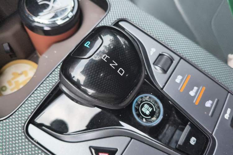 Used BYD Han 2022 EV 610 km All-Wheel-Drive Qianshan Cui Limited Edition Gear Lever