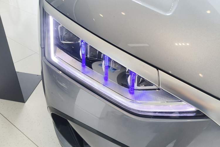 Used BYD Han 2022 DM-i 121KM Prestige Model Right Front Headlight