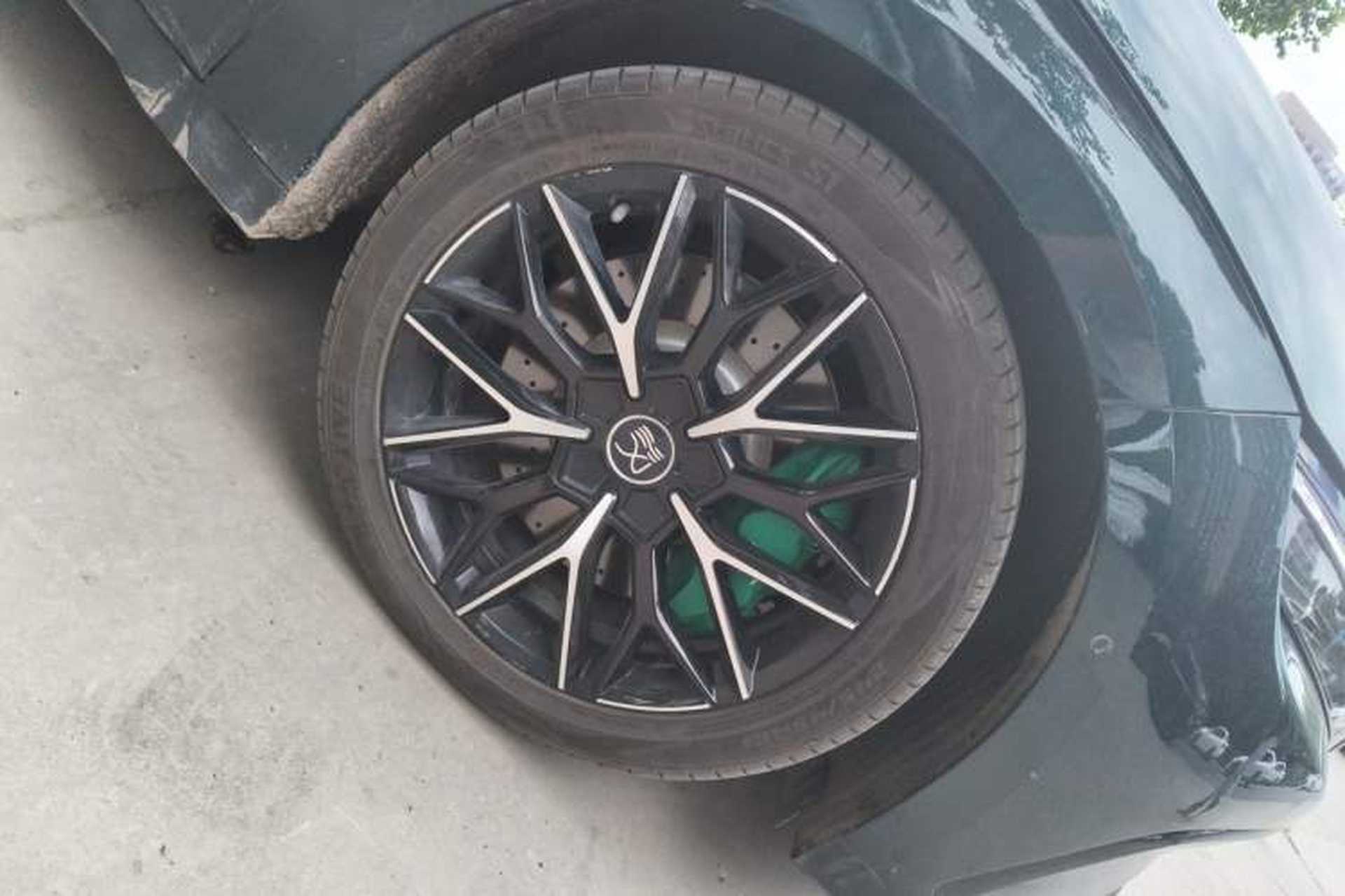 Used BYD Han 2022 EV 610 km All-Wheel-Drive Qianshan Cui Limited Edition Right Front Wheel Hub