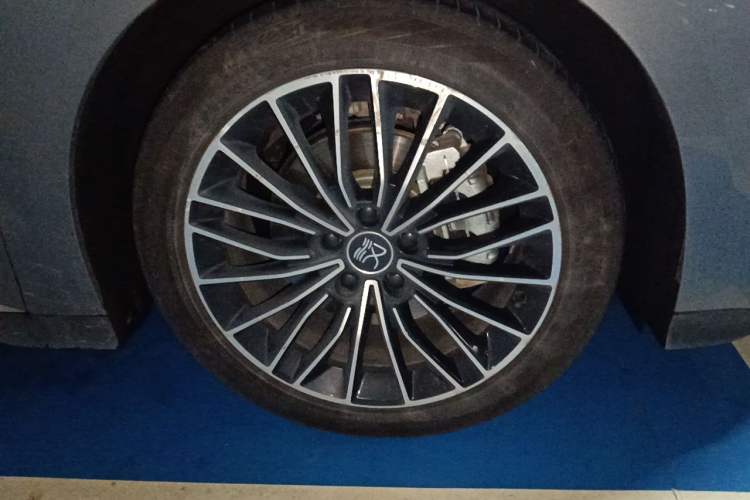 Used BYD Han 2022 DM-i 121KM Luxury Model Right Front Wheel Hub