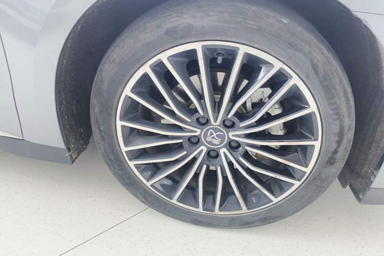 Used BYD Han 2022 DM-i 121KM Prestige Model Right Front Wheel Hub