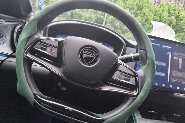 Used BYD Han 2022 EV 610 km All-Wheel-Drive Qianshan Cui Limited Edition Steering Wheel