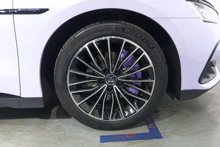 Used BYD Han 2022 DM-i 121KM Prestige Model Right Front Wheel Hub