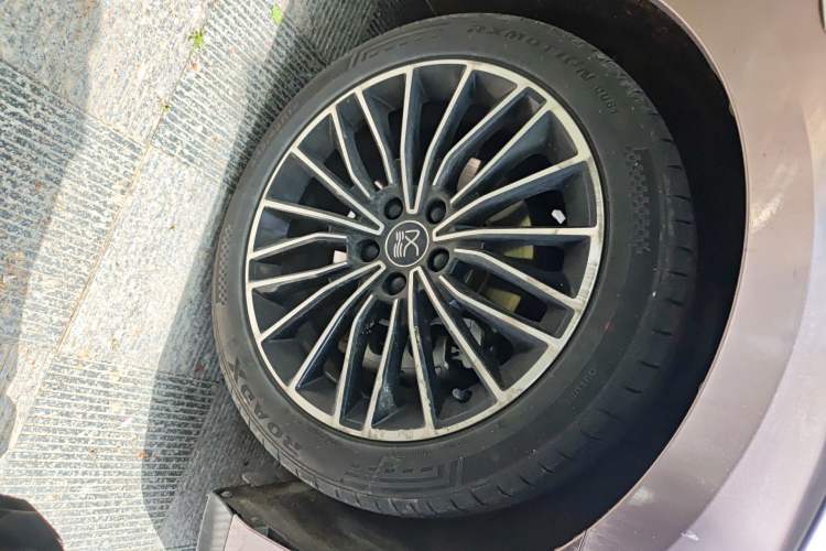 Used BYD Han 2022 DM-i 121KM Prestige Model Right Front Wheel Hub