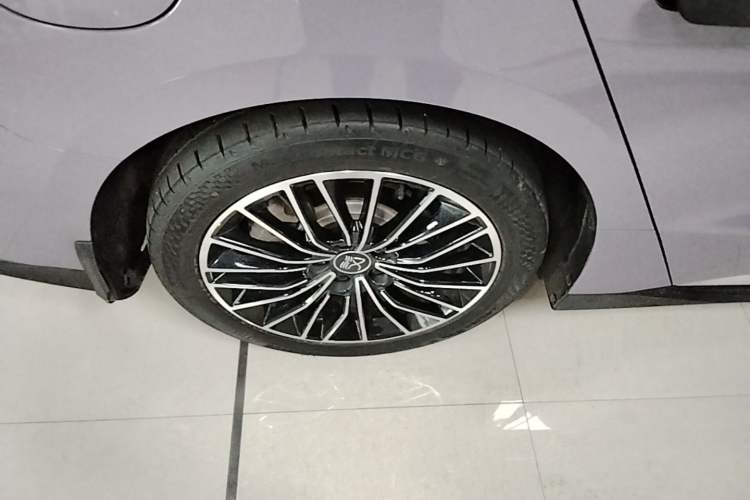 Used BYD Han 2022 DM-i 121KM Prestige Model Right Rear Wheel Hub