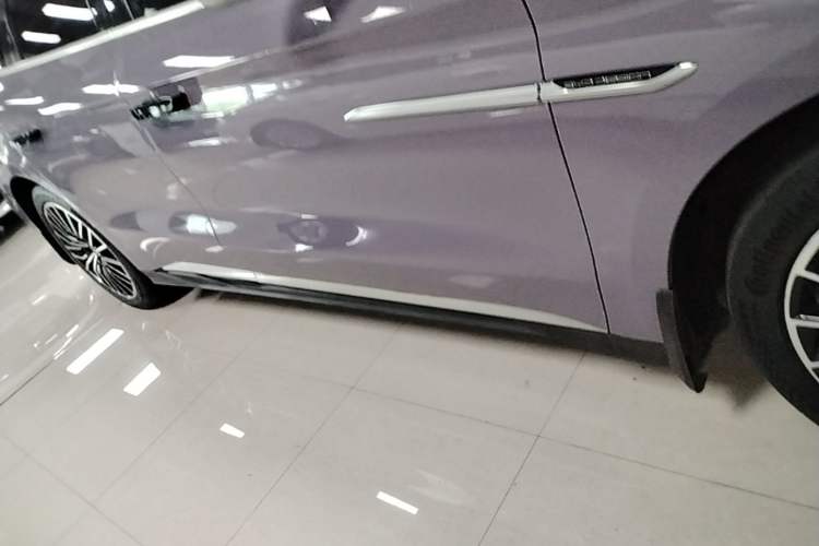 Used BYD Han 2022 DM-i 121KM Prestige Model Right Side Sill