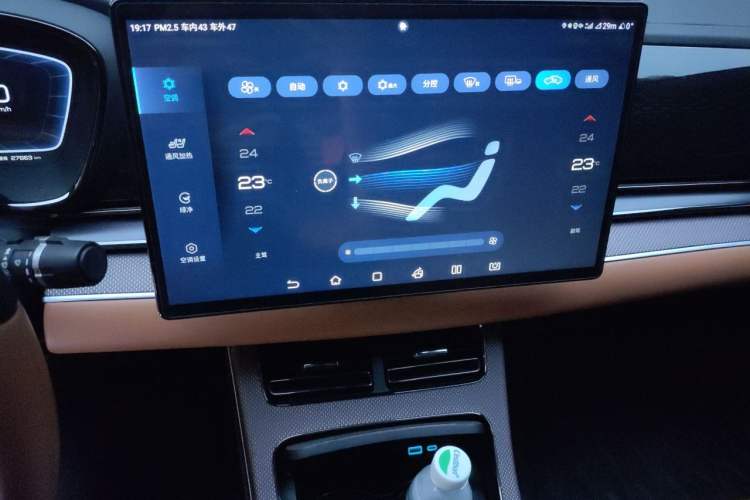 Used BYD Han 2022 DM-i 121KM Luxury Model Audio And AC Panel