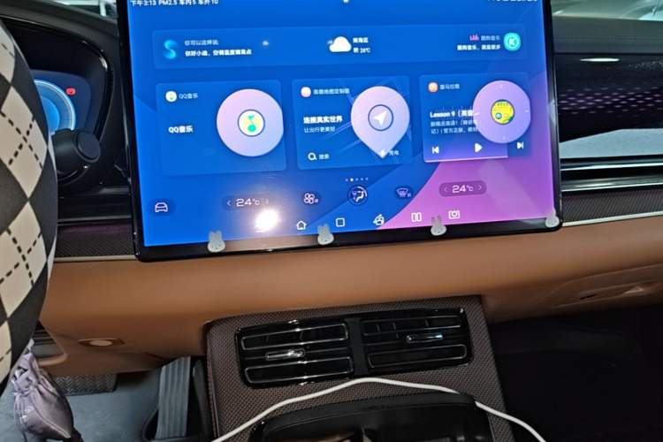 Used BYD Han 2022 DM-i 121KM Luxury Model Audio And AC Panel