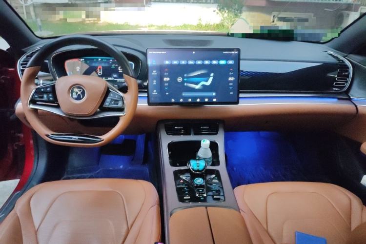 Used BYD Han 2022 DM-i 121KM Luxury Model Center Console