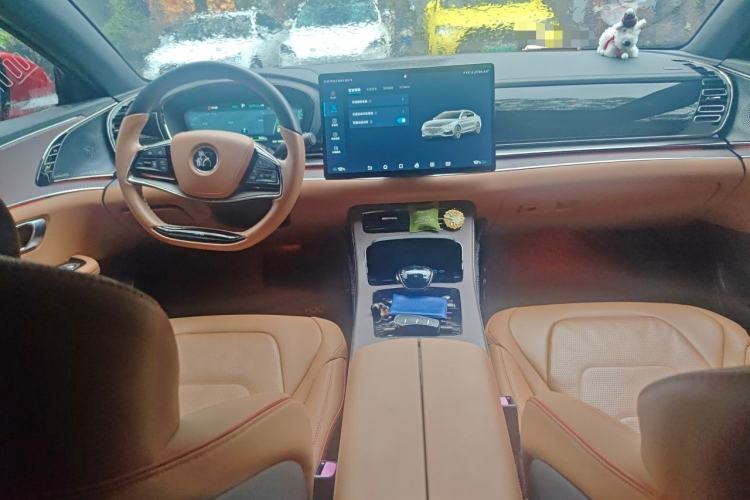 Used BYD Han 2022 DM-i 121KM Luxury Model Center Console