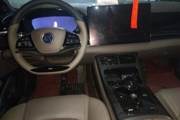 Used BYD Han 2022 EV Genesis Edition 715 km Front-Wheel-Drive Flagship Model Center Console