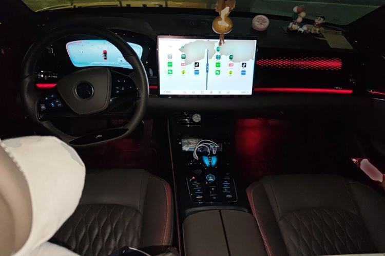 Used BYD Han 2022 DM-i 121KM Luxury Model Center Console