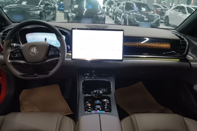 Used BYD Han 2022 EV Genesis Edition 715 km Front-Wheel-Drive Flagship Model Center Console