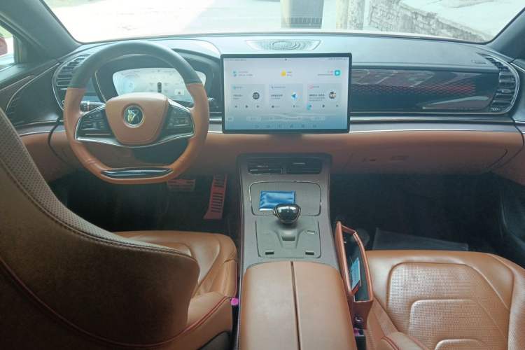 Used BYD Han 2022 DM-i 121KM Luxury Model Center Console