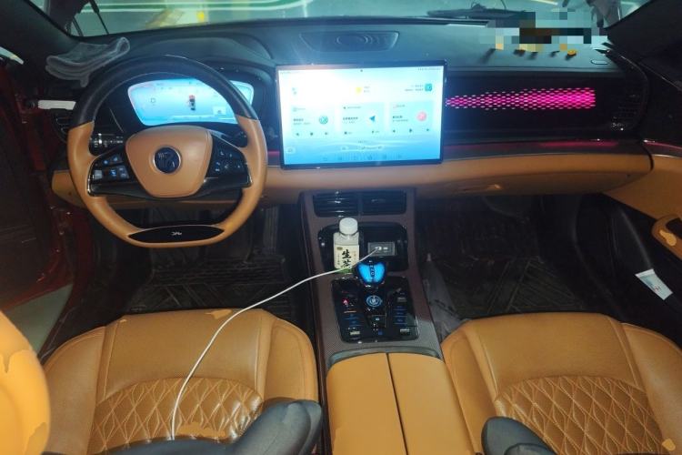 Used BYD Han 2022 DM-i 121KM Luxury Model Center Console