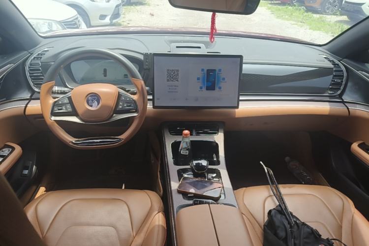 Used BYD Han 2022 DM-i 121KM Luxury Model Center Console