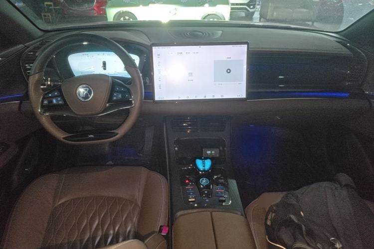 Used BYD Han 2022 DM-i 121KM Luxury Model Center Console