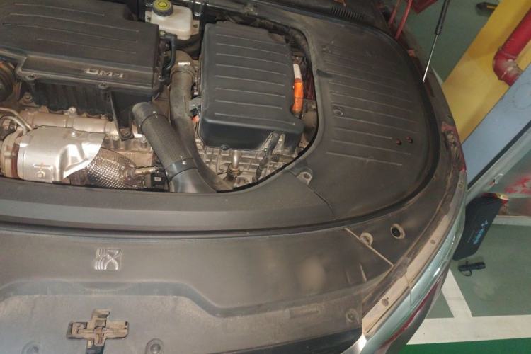 Used BYD Han 2022 DM-i 121KM Luxury Model Engine Bay Left