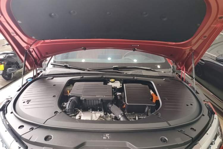 Used BYD Han 2022 DM-i 121KM Luxury Model Engine Bay