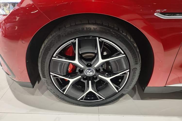 Used BYD Han 2022 EV Genesis Edition 715 km Front-Wheel-Drive Flagship Model Left Front Wheel Hub