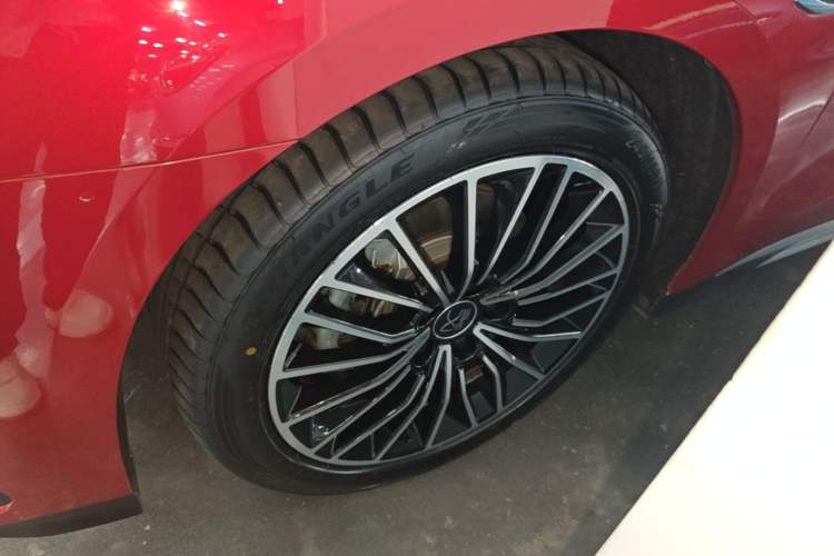 Used BYD Han 2022 DM-i 121KM Prestige Model Left Front Wheel Hub