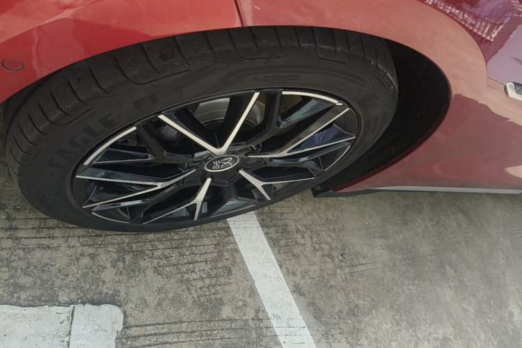 Used BYD Han 2022 EV Genesis Edition 610KM All-Wheel Drive Premium Model Left Front Wheel Hub