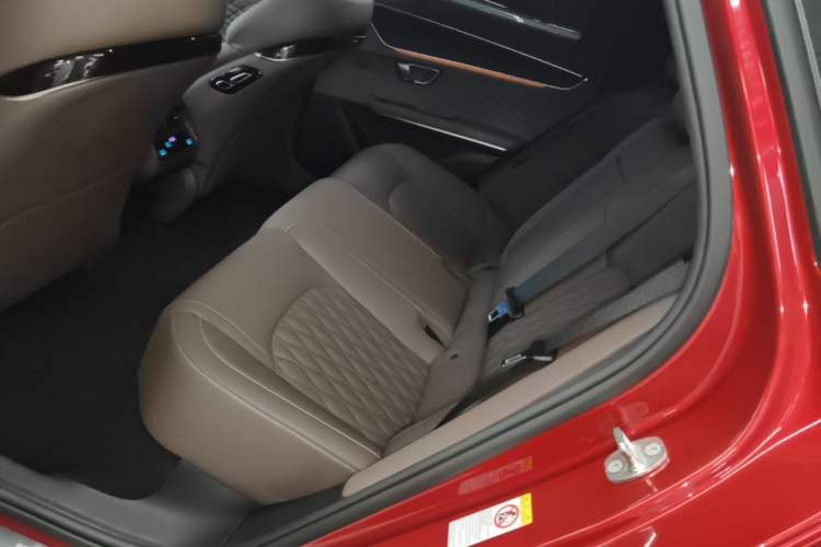 Used BYD Han 2022 EV Genesis Edition 715 km Front-Wheel-Drive Flagship Model Left Rear Seat