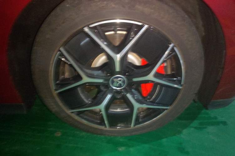 Used BYD Han 2022 EV Genesis Edition 715 km Front-Wheel-Drive Flagship Model Right Front Wheel Hub