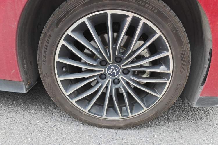 Used BYD Han 2022 DM-i 121KM Prestige Model Right Front Wheel Hub